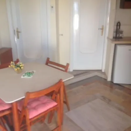 Cosy In With Shared Pool 45 M² Апартаменты