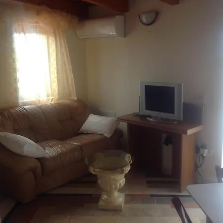 Апартаменты Cosy In With Shared Pool 45 M² *