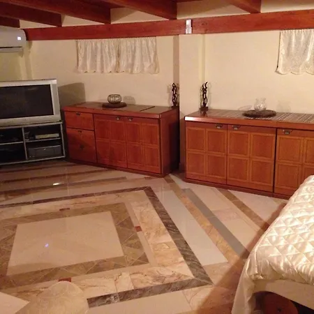 Апартаменты Cosy In With Shared Pool 45 M² Crispiano