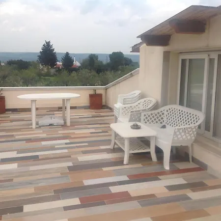Cosy In With Shared Pool 45 M² *
